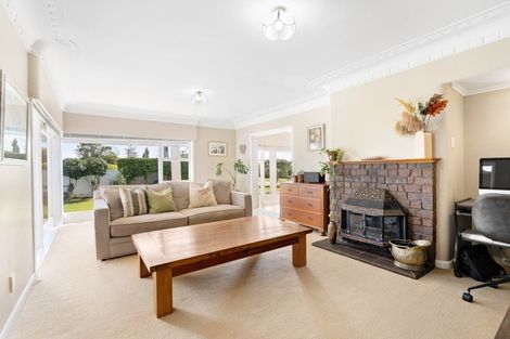 Photo of property in 33 Covil Avenue, Te Atatu South, Auckland, 0610