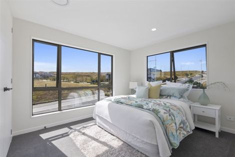 Photo of property in 22 Longshore Drive, Long Bay, Auckland, 0630