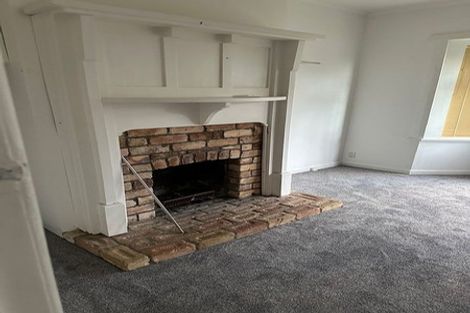 Photo of property in 155 Glenfield Road, Hillcrest, Auckland, 0626