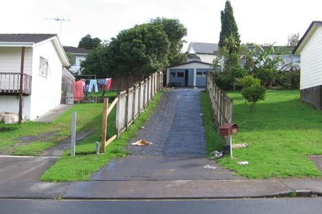 Photo of property in 8 Quincey Place, Massey, Auckland, 0614