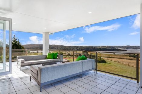 Photo of property in 189 Vaughans Road, Okura, Albany, 0792