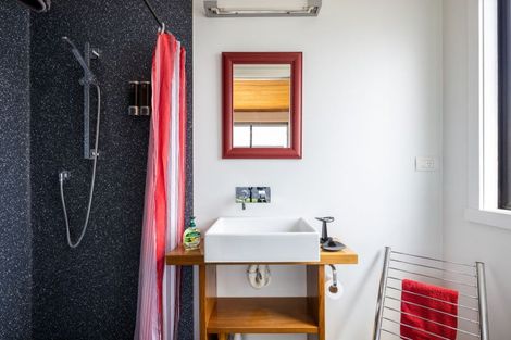 Photo of property in 102 Eighth Avenue, Urenui, 4377