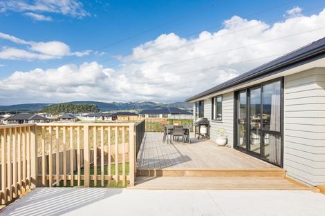 Photo of property in 15 Gibraltar Way, Fitzherbert, Palmerston North, 4410