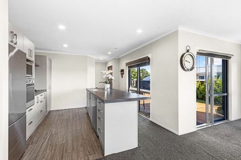 Photo of property in 6 Cornet Lane, Aranui, Christchurch, 8061