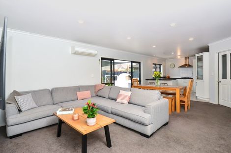 Photo of property in 11 Whitney Place, Rototuna North, Hamilton, 3210