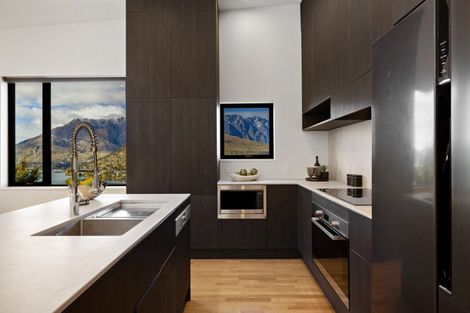 Photo of property in 5 Lancewood Lane, Queenstown, 9300