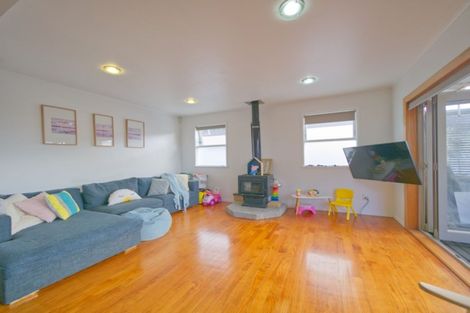 Photo of property in 5 Pendlebury Street, Green Bay, Auckland, 0604