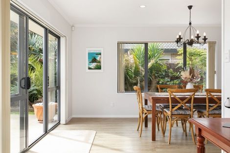 Photo of property in 6 Evansbel Place, Papamoa Beach, Papamoa, 3118