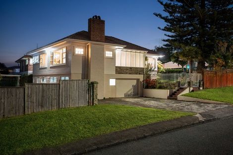 Photo of property in 1a Wakeling Avenue, Te Atatu South, Auckland, 0610