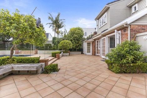 Photo of property in 206 Hurstmere Road, Takapuna, Auckland, 0622