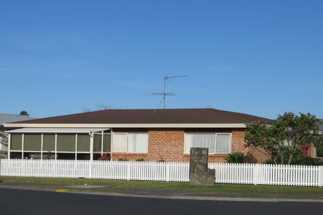 Photo of property in 40 Lakeside Drive, Orewa, 0931