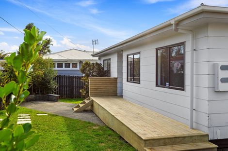Photo of property in 1/63 Beaubank Road, Kelston, Auckland, 0602
