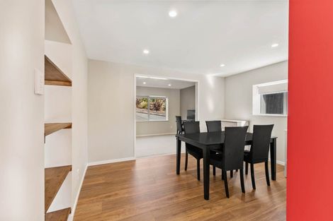 Photo of property in 18 Grassmere Road, Henderson Valley, Auckland, 0612