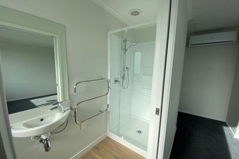 Photo of property in 6/5 Peachgrove Road, Te Atatu Peninsula, Auckland, 0610