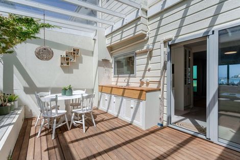 Photo of property in 3/222 The Esplanade, Island Bay, Wellington, 6023