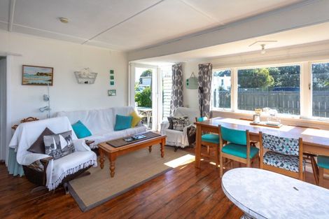 Photo of property in 603 Ocean Road, Whangamata, 3620