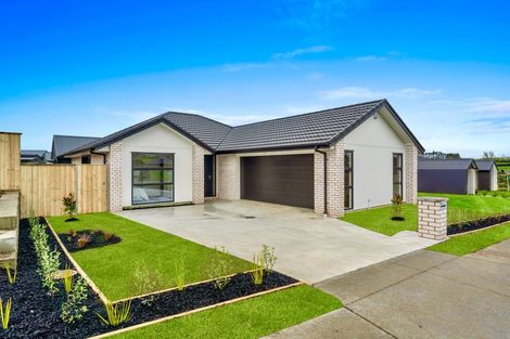 Photo of property in 2 Manatika Road, Karaka, Papakura, 2124