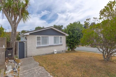 Photo of property in 2 Annan Grove, Papakowhai, Porirua, 5024