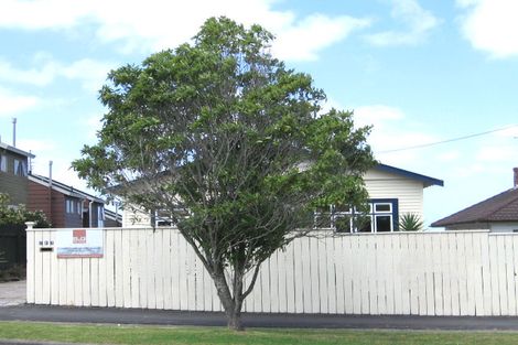 Photo of property in 163 Birkenhead Avenue, Birkenhead, Auckland, 0626