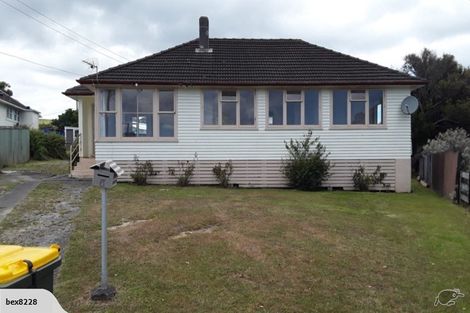 Photo of property in 6 Iris Grove, Cannons Creek, Porirua, 5024