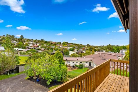 Photo of property in 1/12 Greenvalley Rise, Glenfield, Auckland, 0629