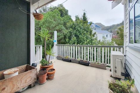 Photo of property in 2 Hawkhurst Road, Lyttelton, 8082