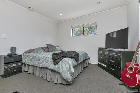 Photo of property in 24 Claverdon Drive, Massey, Auckland, 0614