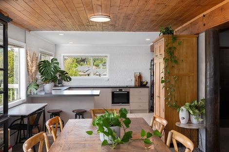 Photo of property in 21a Page Point, Mellons Bay, Auckland, 2014