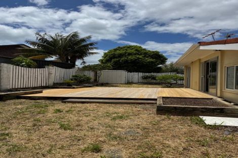 Photo of property in 2/14 Ballater Place, Highland Park, Auckland, 2010