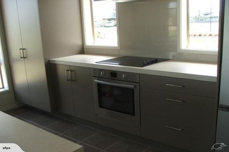 Photo of property in 7 Ngatiti Place, One Tree Point, 0118