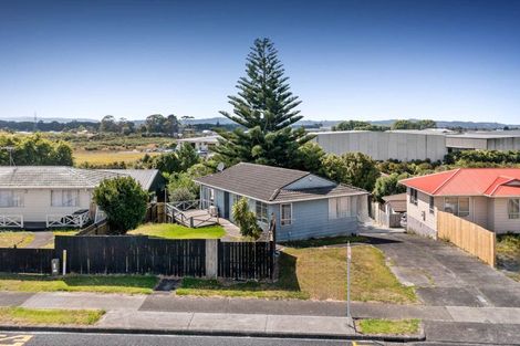 Photo of property in 49 Hyperion Drive, Randwick Park, Auckland, 2105