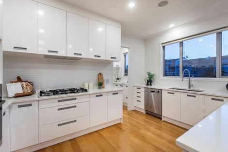 Photo of property in 99 Medallion Drive, Oteha, Auckland, 0632