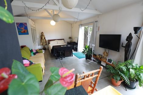 Photo of property in 1/16 Arahoe Road, New Lynn, Auckland, 0600