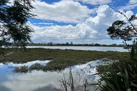 Photo of property in 60 Cobham Crescent, Kelston, Auckland, 0602