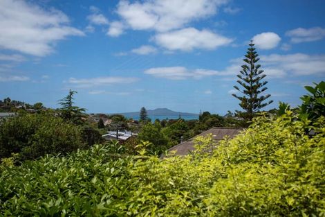 Photo of property in 48 Lyons Avenue, Murrays Bay, Auckland, 0630