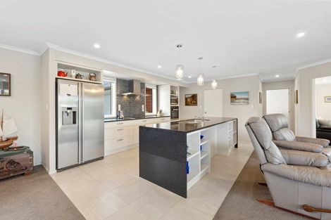 Photo of property in 42 Farrand Road, Kumeu, 0891