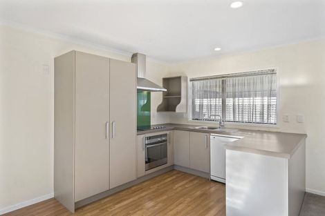 Photo of property in 2/32 Gibbons Street, Upper Hutt Central, Upper Hutt, 5018