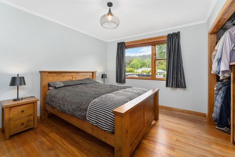 Photo of property in 14 Pinehaven Road, Pinehaven, Upper Hutt, 5019