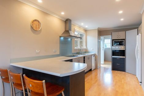 Photo of property in 27 Hewer Crescent, Naenae, Lower Hutt, 5011