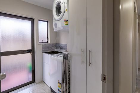 Photo of property in 1/13 Martin Place, Kelston, Auckland, 0602