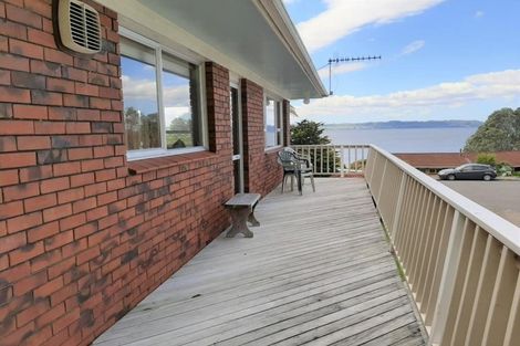 Photo of property in 8 Manahi Avenue, Kawaha Point, Rotorua, 3010