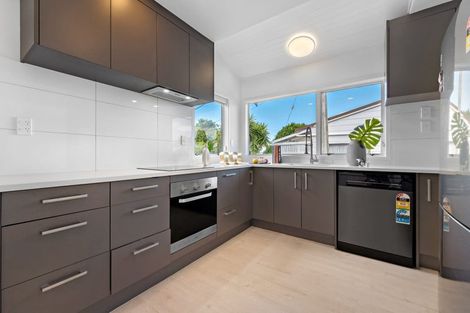 Photo of property in 2/41 Raleigh Road, Northcote, Auckland, 0627