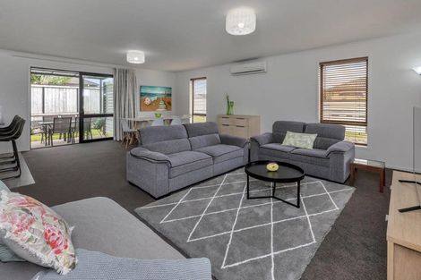 Photo of property in 18 Ocean View Rise, Ruakaka, 0116