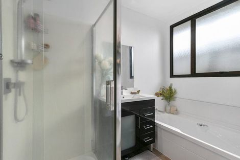 Photo of property in 1/26 Kamara Road, Glen Eden, Auckland, 0602