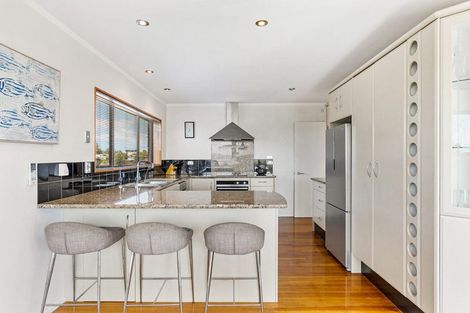 Photo of property in 8 Pounamu Place, Shelly Park, Auckland, 2014