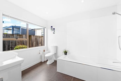 Photo of property in 19b Albatross Road, Red Beach, 0932