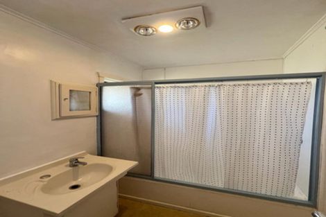 Photo of property in 3a Sutton Crescent, Papatoetoe, Auckland, 2025