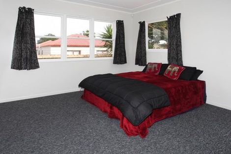 Photo of property in 1/15 Moncrieff Avenue, Clendon Park, Auckland, 2103