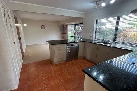 Photo of property in 1 Kincraig Place, Highland Park, Auckland, 2010