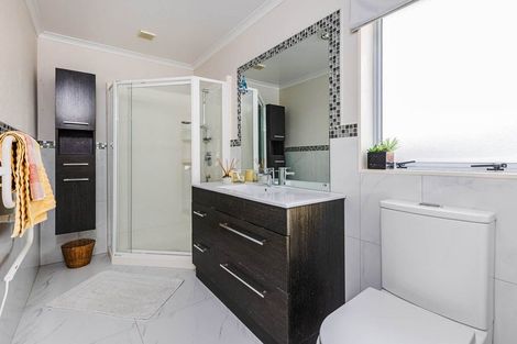 Photo of property in 15 Newinn Crescent, East Tamaki Heights, Auckland, 2016